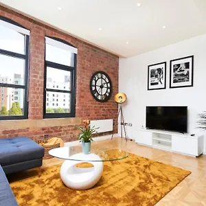 sleek-new-york-style-apartment-in-central-leeds.yorkshirehotels.net/