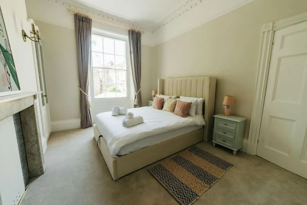 Luxury, Central, Sun-Filled 3 Bed Haven In Bath