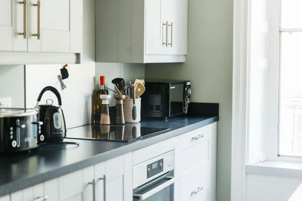 Luxury, Central, Sun-Filled 3 Bed Haven In Bath