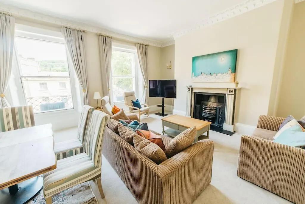 Luxury, Central, Sun-Filled 3 Bed Haven In Bath